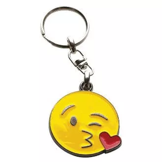 Puszi emoji kulcstartó