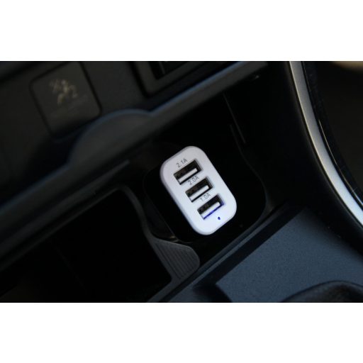 Szivargyújtó dugó/csatlakozó/3 x USB aljzat